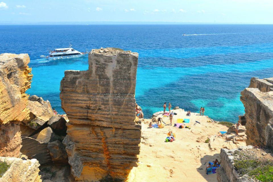 From Trapani: Cruise to Favignana and Levanzo with lunch - Trapani Departure: the 9:30 a.m. start that pays off