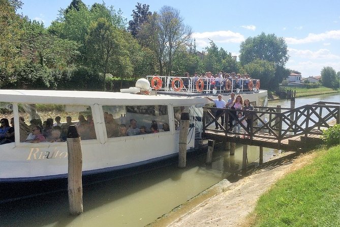 Full-Day Padua to Venice Burchiello Brenta Riviera Boat Cruise - Onboard commentary and the boat ride: part history class, part moving viewpoint