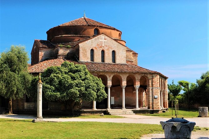 Full-Day Venice Lagoon Tour: Visit Murano, Burano and Torcello - Boat rides, guide talk, and crowd comfort on a group day