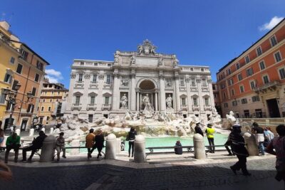 Games & Treasures Hunts Tour in Rome - Meeting at Piazza di Trevi and starting with momentum