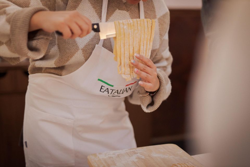 Gelato and Pasta Cooking Class in Rome - Piazza Navona - Gelato making in a very small lab: the part where the machine does the work