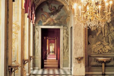 Genoa: 2-Hour Guided Walking Tour of the Historical Center - Start at Via Garibaldi: Find the Tourist Info Office