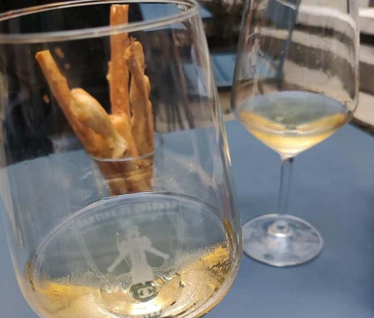 Genoa: Food and Wine Tasting Walking Tour - Wine Tasting at the Bar: Two Glasses of Ligurian Flavor