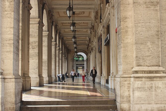 Genoa Walking Tour: Explore Top Sights & Hidden Gems - Start at Piazza Raffaele de Ferrari and make meeting easy