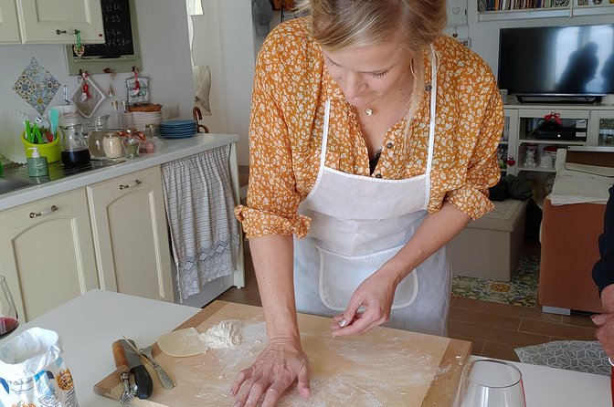 Genuine Home Cooking Class + Wine Tasting - Wine tasting: homemade bottles, a tasting rhythm, and the digestive finish