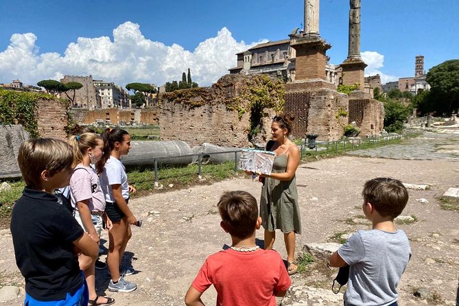 German Kolosseum und Forum Romanum - How the guide explains gladiators, Roman tech, and politics
