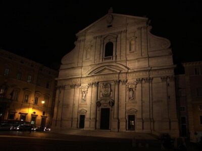German Verstecktes Rom im Zentrum - Piazza Navona’s Stadion Domitian: the underground arena in plain sight