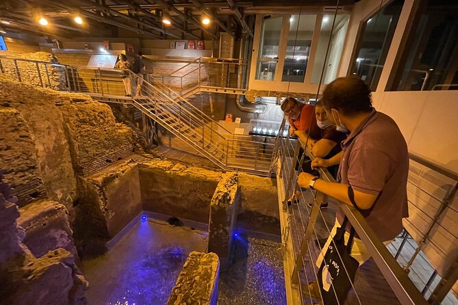 German Verstecktes Rom im Zentrum - Vicus Caprarius: the city of water under the Trevi area