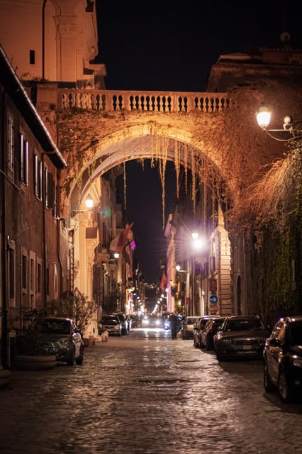 Ghosts, Legends & Mysteries of Rome Tip-Based Walking Tour - Farnese Palace: history in a hurry, told like a scene