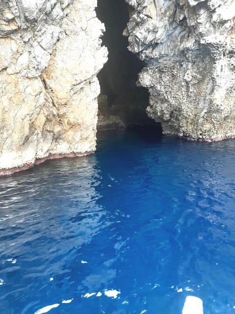 Giardini Naxos: Isola Bella and Grottos Cruise with Aperitif - On Board Atmosphere: Skippers With Personality and Storytelling
