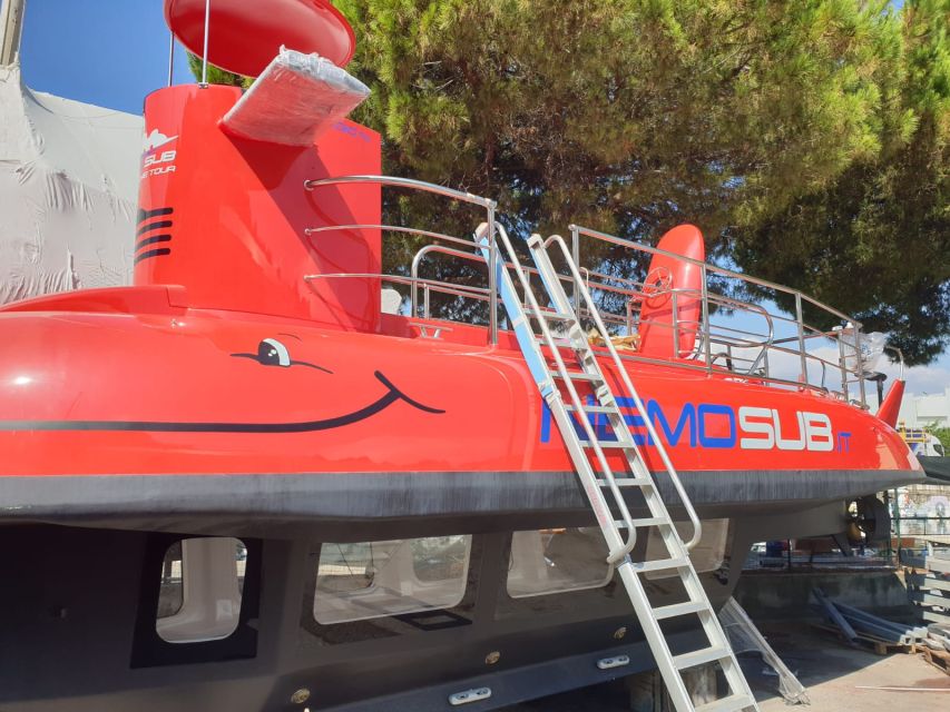 Giardini Naxos: Semi-Submarine Tour to Isola Bella - Room, comfort, and the reality of sharing the boat