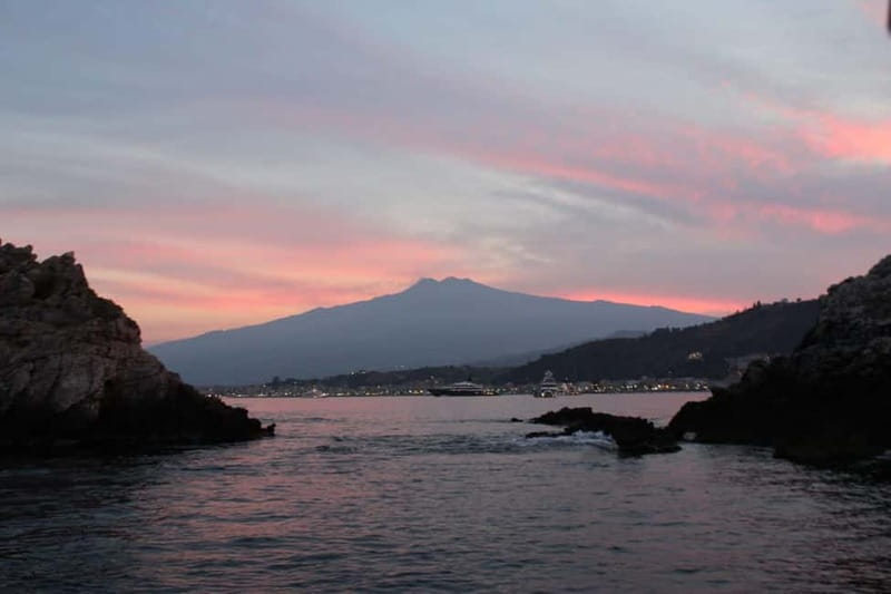 Giardini Naxos Taormina: Dolphin Watching Sunset Tour - Onboard food and drinks: Sicilian snacks with Prosecco