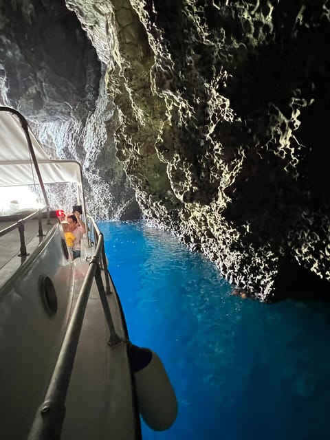 Giardini Naxos: Taormina & Isola Cruise Bella with Aperitif - Dolphin searching without pressure: how the boat hunt works