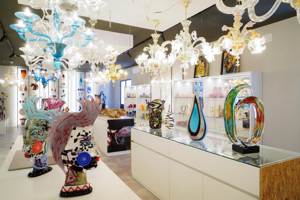 Glass Blowing Show Visit Murano Glass Factory & Showroom OMG - Factory Tour and Timing: Short Show, Half-Hour Schedules, Best Spot