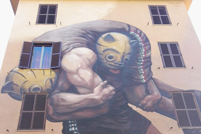 Graffiti art tour in Rome - Trevi Fountain stop: fast photos, good orientation