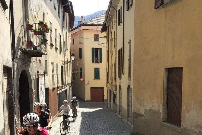 Group Bike Tour: Onno & Ghisallino (E-bikes and Road bikes) - The route feel: pace, hills, and how to prepare