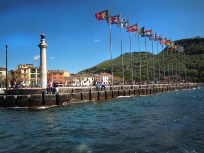 Guided Boat Cruise to Sirmione from Garda/Bardolino - The boat ride on Lake Garda: shade, comfort, and that engine reality