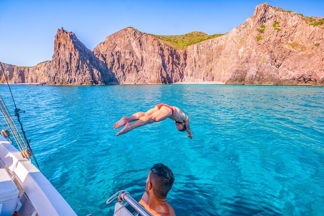 Guided day by boat in Carloforte with snorkelling and aperitif - Key highlights in plain language