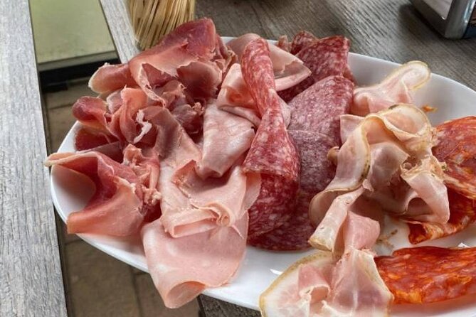 Guided E-bike Tour in Bologna with aperitif - Entering the long climb to San Luca, Bologna’s portico moment
