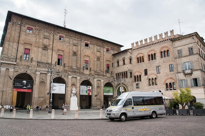 Guided group tour TastyBus: Parmesan Cheese and Parma Ham - The first stop at Caffetteria Toschi (and what to expect next)
