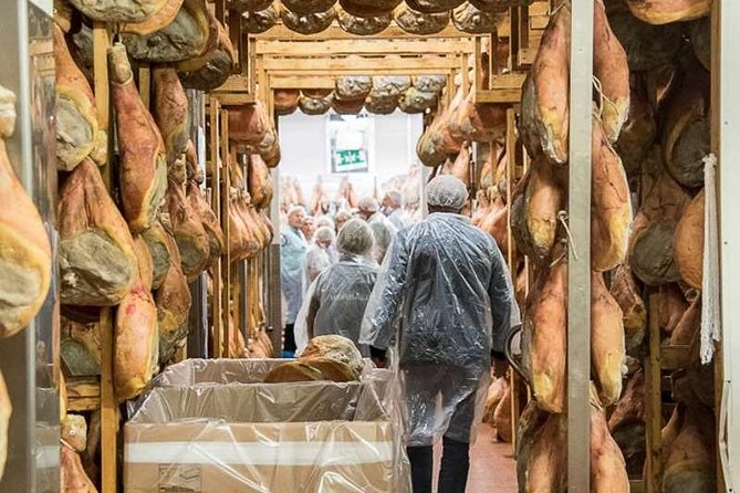 Guided group tour TastyBus: Parmesan Cheese and Parma Ham - Parma ham PDO production: process, then the final flavor