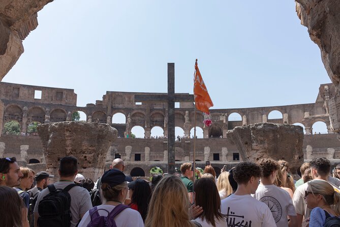 Guided tour of the Colosseum, Roman Forum and Palatine in Spanish - How the Spanish Guide, Headsets, and Group Style Work