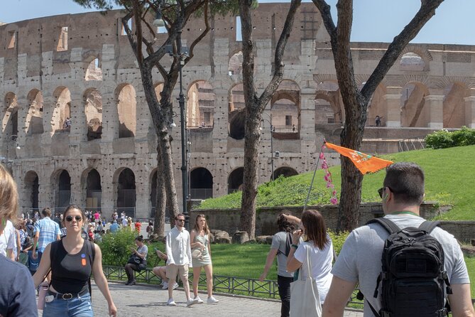 Guided tour of the Colosseum, Roman Forum and Palatine in Spanish - Stop 1: Roman Forum on the Via Sacra (Civic Rome in Walking Form)
