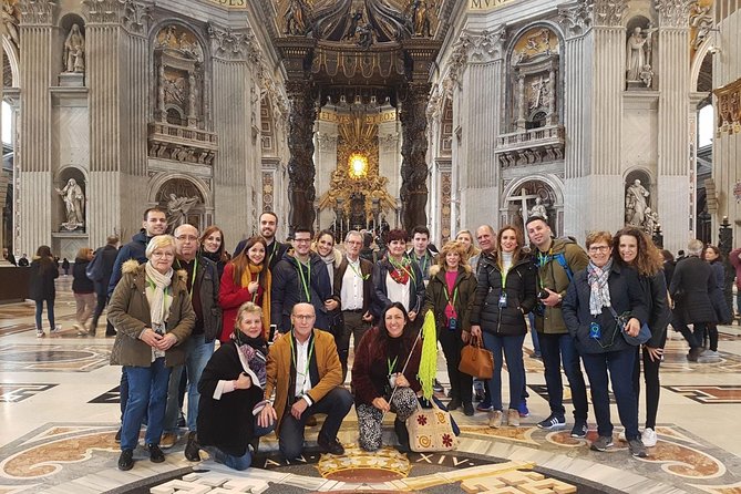 Guided tour of the Vatican Museums and Sistine Chapel in Spanish - Small Group Size and Headphones: The Crowds Feel Manageable
