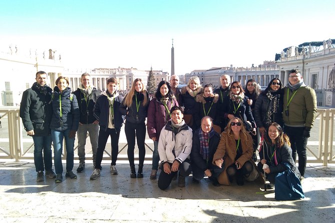Guided tour of the Vatican Museums and Sistine Chapel in Spanish - Sistine Chapel Stop: How to See Michelangelo Without Feeling Lost