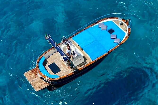Half day tour of Capri by private boat - Rough seas, schedule changes, and how the skipper keeps it sane