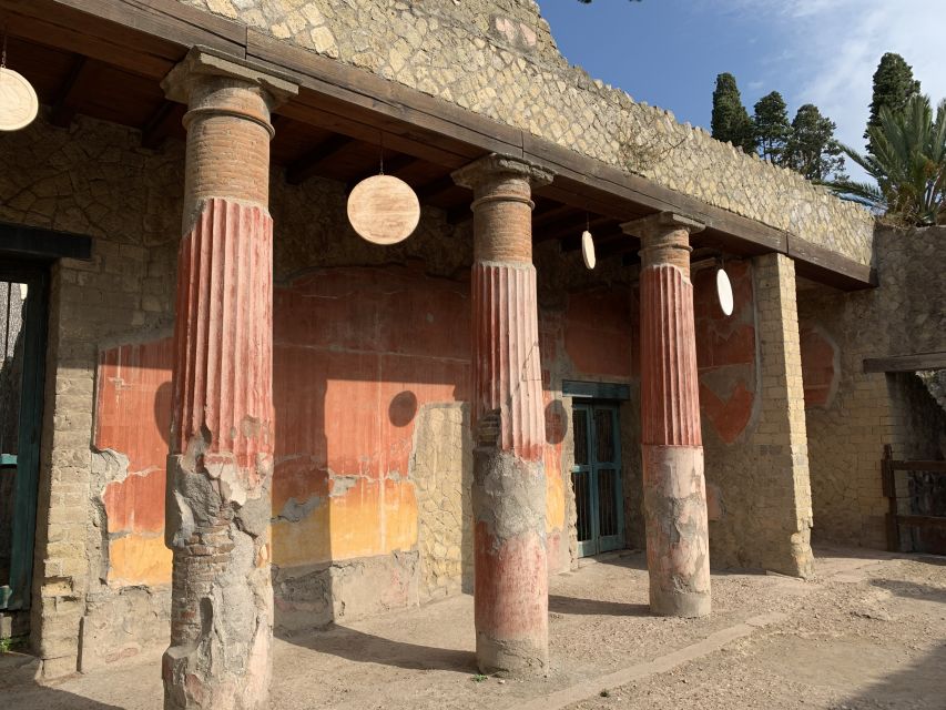 Herculaneum: Tickets & Tour with a Local Archaeologist - Herculaneum vs. Pompeii: why this site feels more human