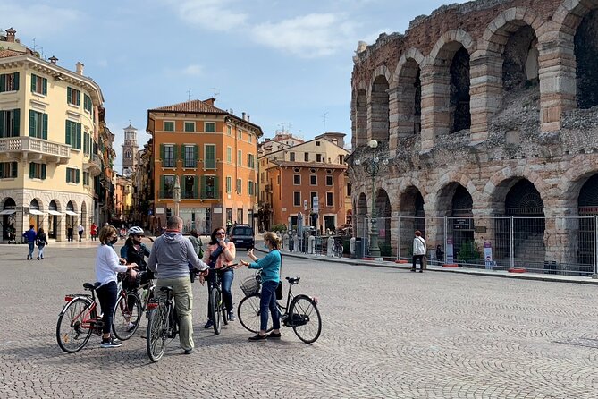 Highlights and hidden gems Verona Bike Tour - Stop 3: Casa di Giulietta (Juliet’s bronze statue and the balcony vibe)