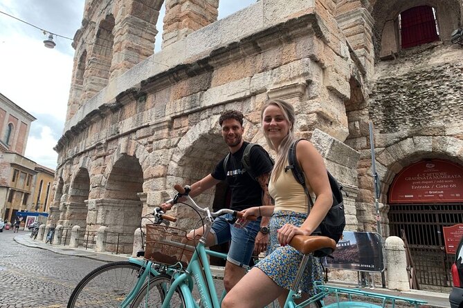 Highlights and hidden gems Verona Bike Tour - Stop 4: Piazza dei Signori and Arche Scaligere (medieval Verona in motion)