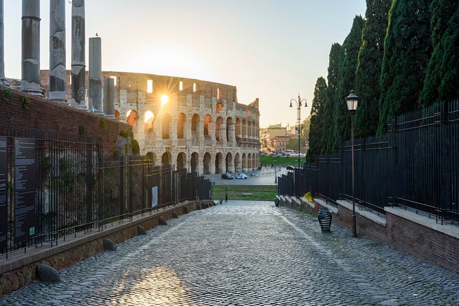 Hosted Access to the Colosseum - Entering the Colosseum fast with a host outside