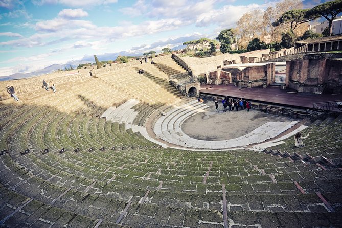 Independent Sorrento & Pompeii Day Trip from Rome - Guides on the bus: what to look for (and the names to remember)