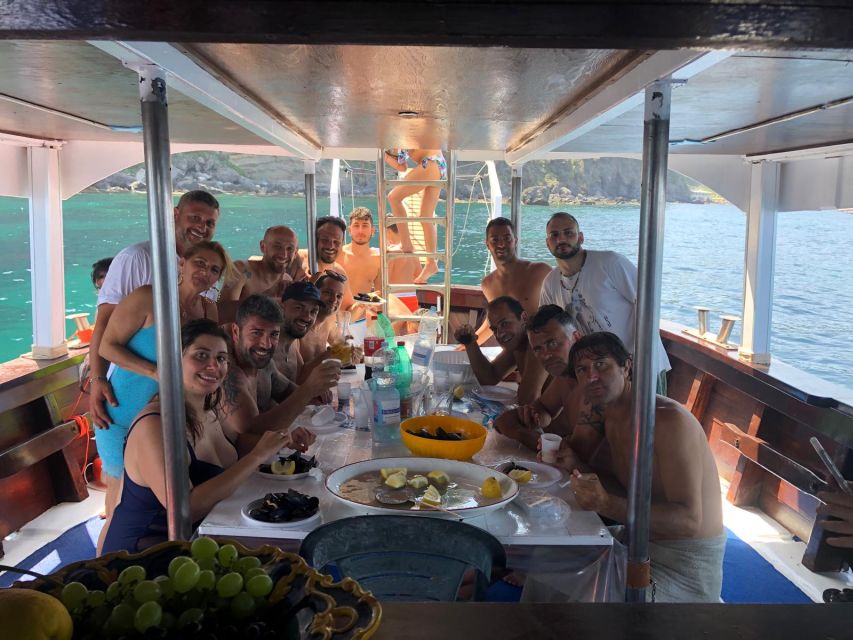 Ischia: Island Boat Tour with Neapolitan Lunch & Snorkeling - Meeting at Bar Pasticceria La Lucciola and Setting the Tone
