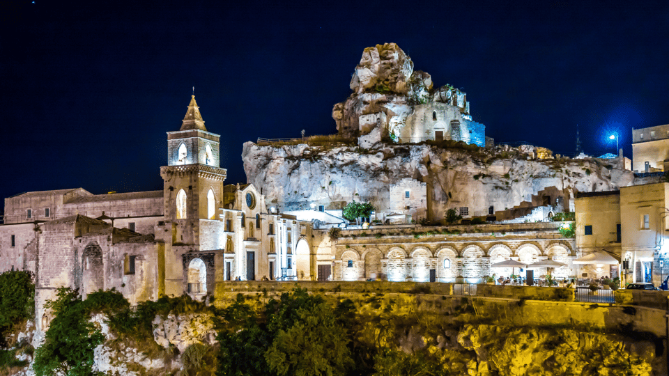 Itria Valley: Polignano, Ostuni, and Locorotondo, from Bari - Locorotondo and its cummerse: a slower finish with quiet rewards