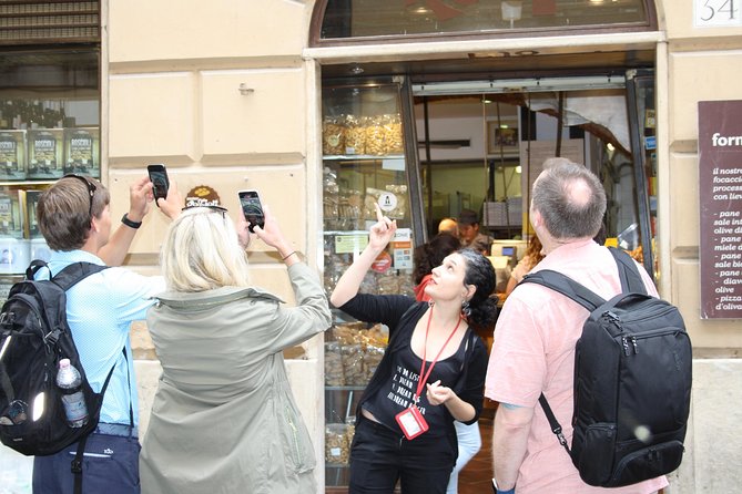 Jewish Ghetto & Piazza Navona: Food, Wine & Sightseeing Rome Tour - Il Portico di Ottavia and the Food-to-History Storytelling Link