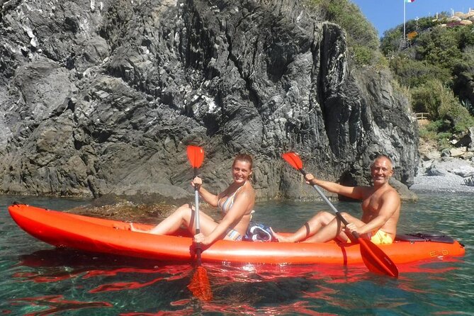 Kayak experience with Carnassa Tour in Cinque Terre + Snorkeling - Snorkeling stop: the waterfall cove break