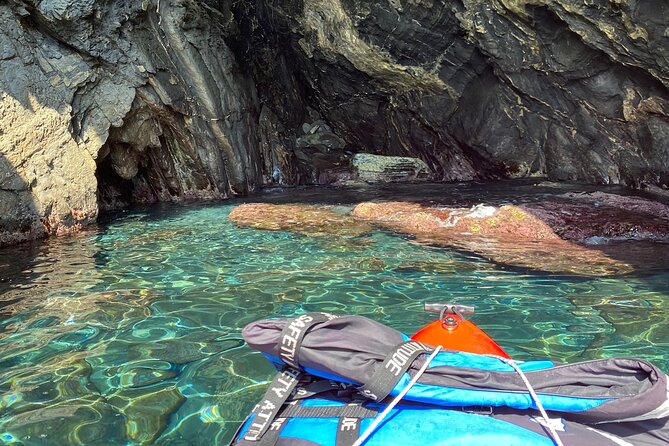 Kayak tour from Monterosso to Vernazza - Stop 1: Vernazza by sea, with a theater-area pause and bathroom break