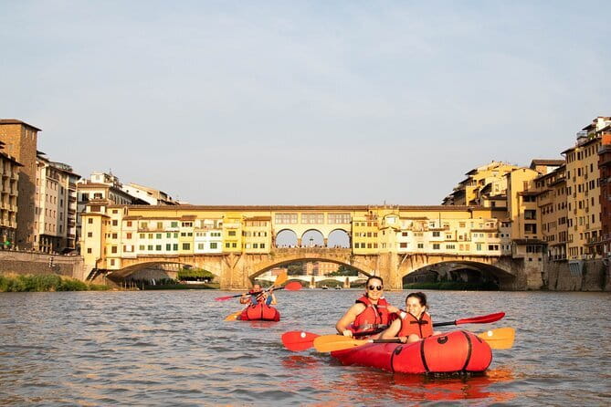 Kayaking on the Arno River in Florence under the Pontevecchio Arcade - Kayaking the Arno: why Ponte Vecchio from below changes everything
