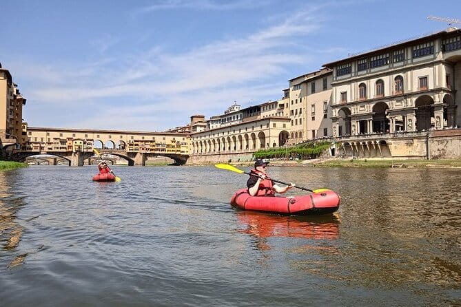 Kayaking on the Arno River in Florence under the Pontevecchio Arcade - Getting a little wet: what to wear so it stays fun