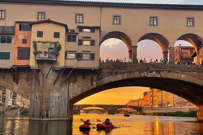 Kayaking on the Arno River in Florence under the Pontevecchio Arcade - Choosing your inflatable raft: solo vs double, and how it affects the fun