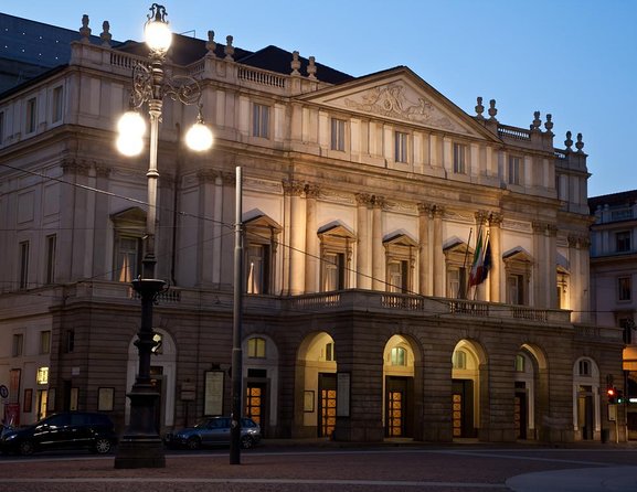La Scala Theatre and Museum Tour in Milan With Private Guide - Teatro alla Scala in an Hour: What You’re Booking