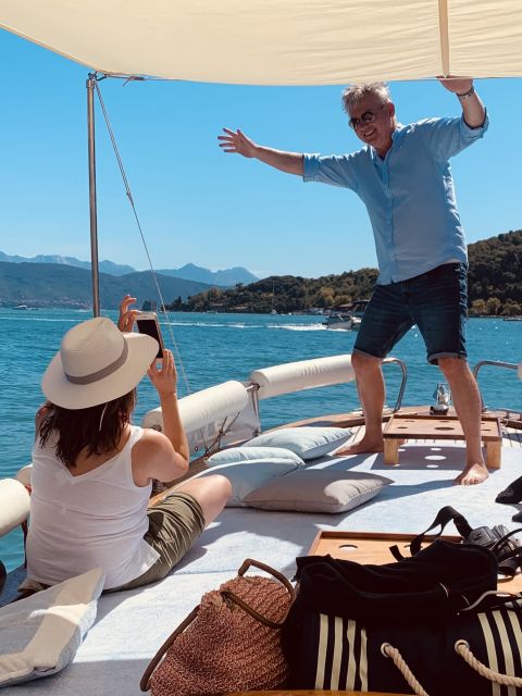 La Spezia: Cinque Terre and Portovenere Full-Day Boat Tour - What you eat and drink on board: focaccia, wine, and more