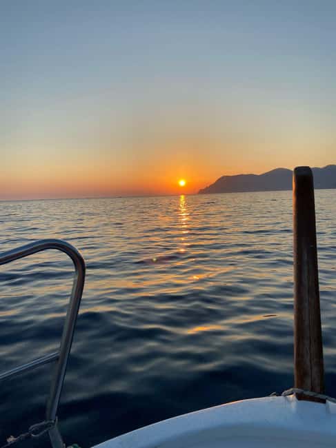 La Spezia : Morning or Sunset Cinque Terre Tour & Aperitif - Lord Byron’s Grotto and the San Pietro coast feel