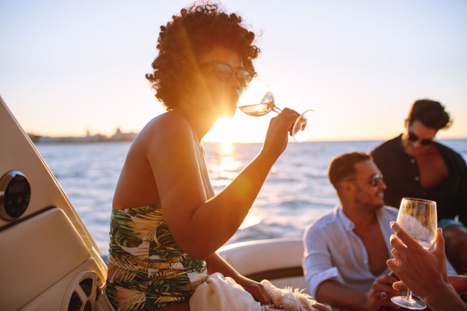 La Spezia: Sunset Boat Tour with Aperitivo and Snacks - Porto Venere final stop: aperitivo, tasting, and golden photos