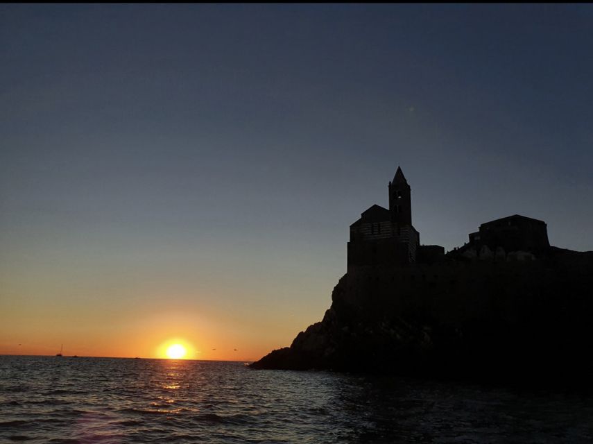La Spezia: Sunset Boat Tour with Aperitivo and Snacks - Why this La Spezia sunset sail feels special (and not just scenic)