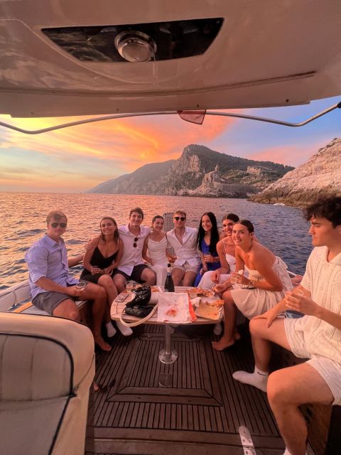 La Spezia: Sunset Boat Tour with Aperitivo and Snacks - Tino Island and the lighthouse that still has a job