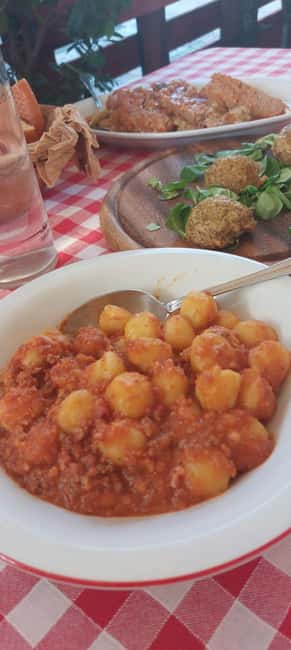 Lake Como: Food Walking Tour - Group Size, Pace, and the Human Factor